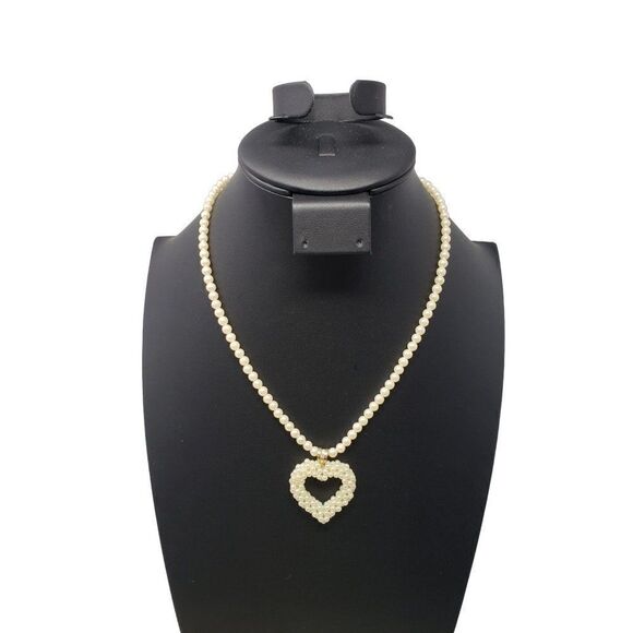 Vintage Signed Avon Faux Pearl Strand 3D Puffy Heart Pendant Princess Necklace - Picture 1 of 11